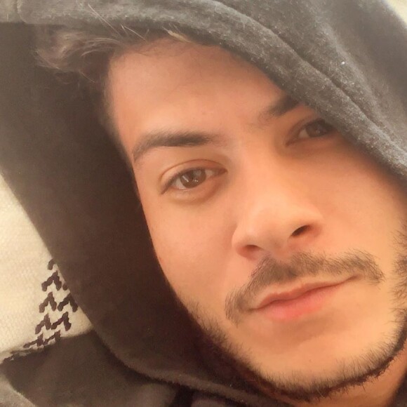 Arthur Aguiar exibe vídeo na web após sumiço