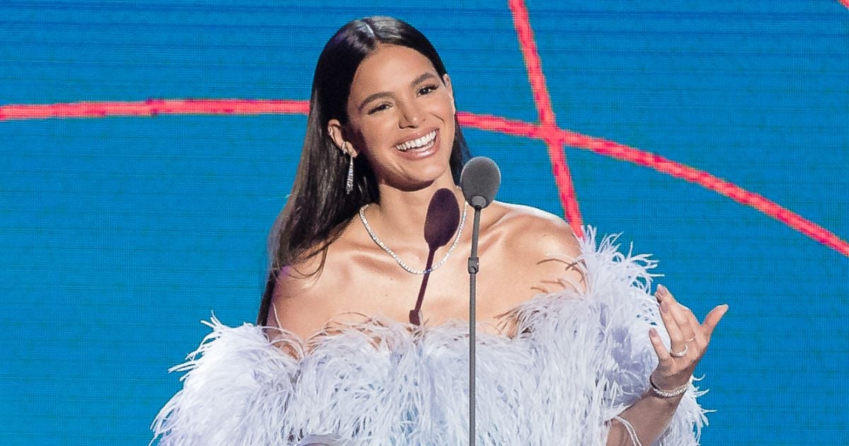 Bruna Marquezine recebeu prêmio de Ícone do Ano no MTV Miaw 2019