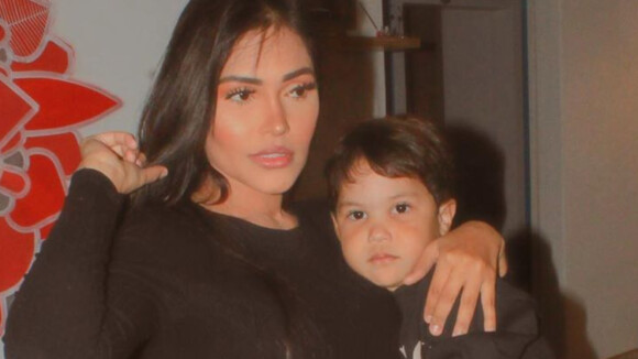 Flayslane rebate crítica a look em foto com filho: 'Mãe, mulher e livre'