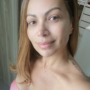 Body valoriza corpo enxuto de Solange Almeida em foto