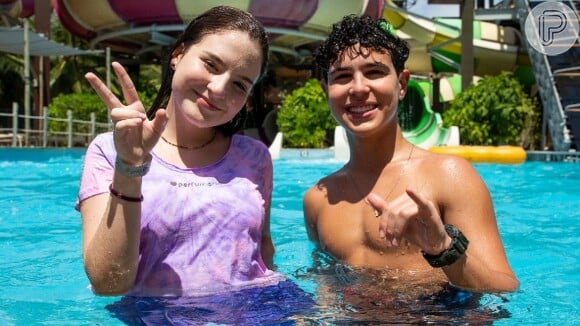 Sophia Valverde e Igor Jansen estão ganhando torcida dos fãs por namoro desde viagem que fizeram a parque aquático no Ceará