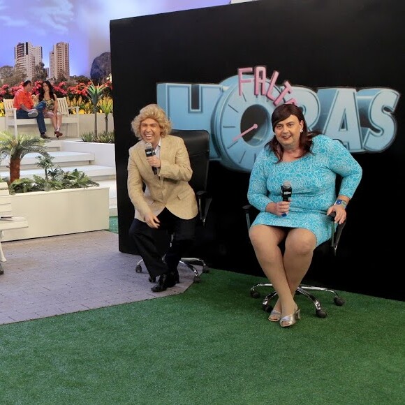 SBT desligou ainda humoristas do Café com Bobagem, que faziam em 'A Praça é Nossa' sátiras de outros programas