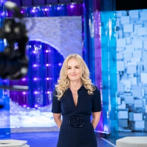 Angélica ganha homenagem de Luciano Huck na volta à TV