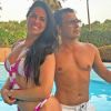 Graciele Lacerda curte piscina com noivo, Zezé Di Camargo