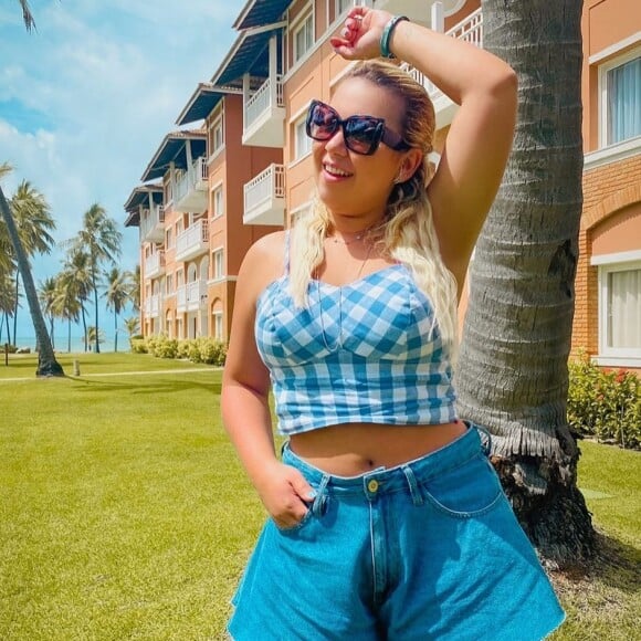 Mulher de Zé Neto, Natália Toscano aposta nas tendências de moda em seus looks