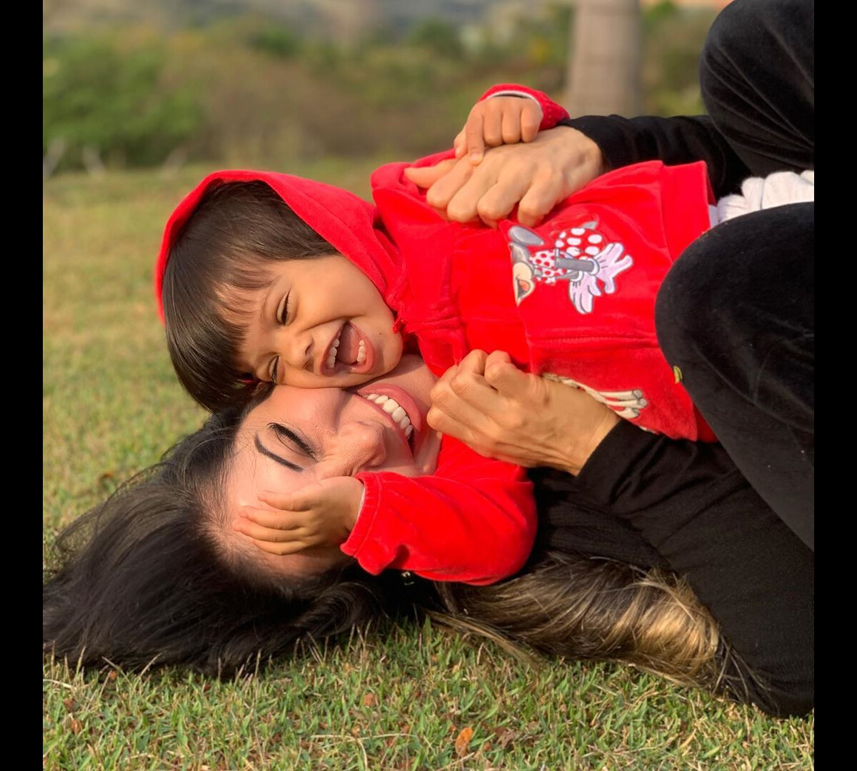 Foto: Mayra Cardi Está Investigando Doença Da Filha - Purepeople