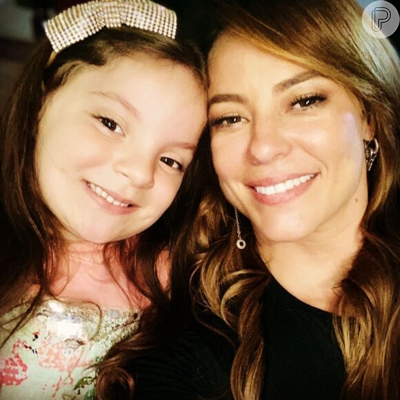 Paolla Oliveira postou uma série de fotos com a sobrinha Lorena
