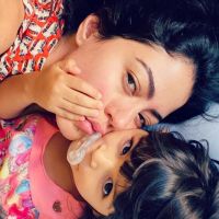 Carol Castro pede empatia ao liberar chupeta para filha de 3 anos: 'Lhe dá conforto'