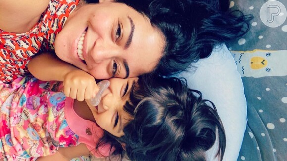 Carol Castro postou série de fotos com a filha, Nina, de 3 anos, fruto do seu casamento com Felipe Prazeres, de quem se separou em 2018