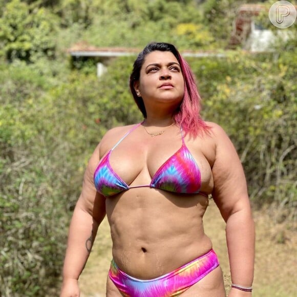 Preta Gil posa de biquíni e inspira mulheres ao exibir o corpo sem photoshop