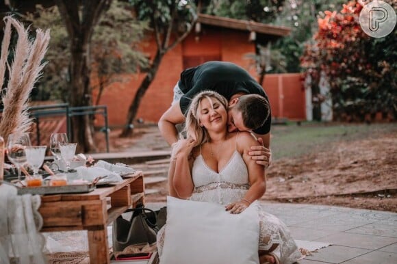 O cantor Zé Neto fez surpresa especial para a mulher, Natália Toscano, no primeiro ano de casamento