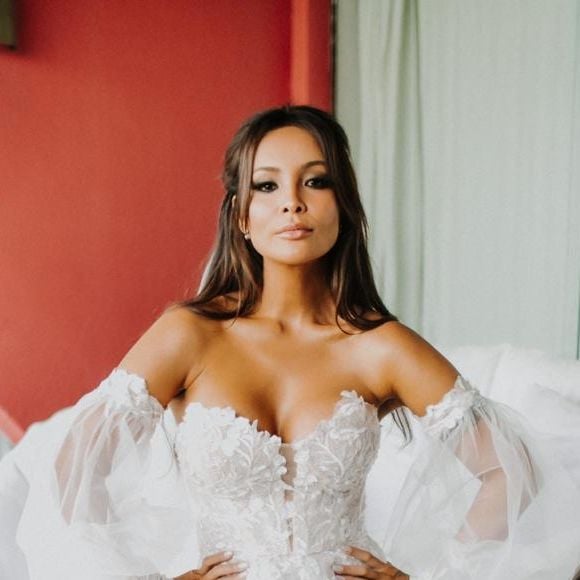 Carol Nakamura apostou em vestido com transparência nas mangas para casamento com Guilherme Leonel em cerimônia reservada para 40 pessoas