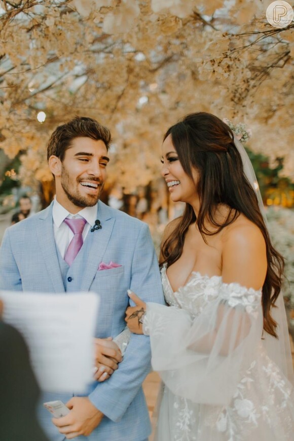 Carol Nakamura e Guilherme Leonel presentearam padrinhos de casamento com bonsais
