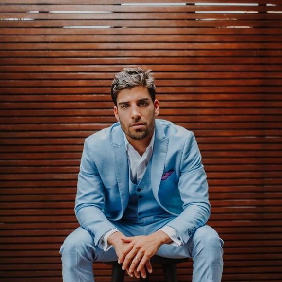 Marido de Carol Nakamura posou para o fotógrafo Rafael Leal antes de casamento com a atriz