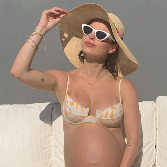 Sthefany Brito rebate crítica por amamentação