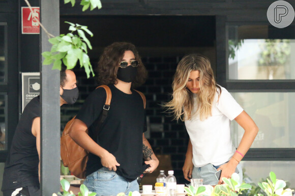 Sasha Meneghel e João Figueiredo são fotografados juntos em restaurante de São Paulo