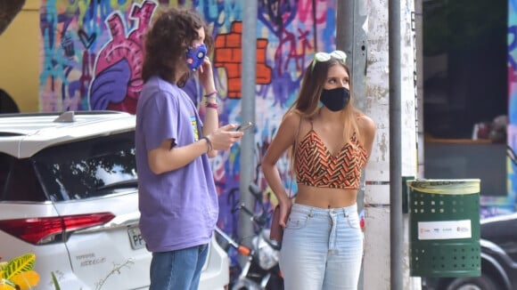 Filho de Luciana Gimenez, Lucas Jagger é flagrado com estrela do TikTok e reage na web