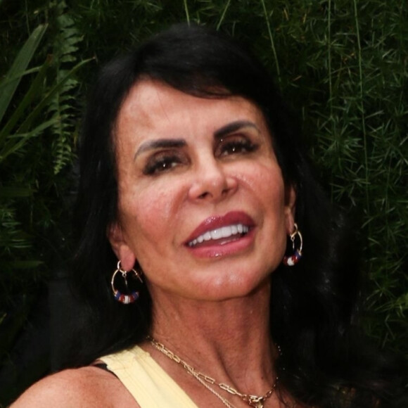 Gretchen passou por mudança no visual e agora está com mechas loiras