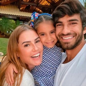 Deborah Secco é casada com Hugo Moura