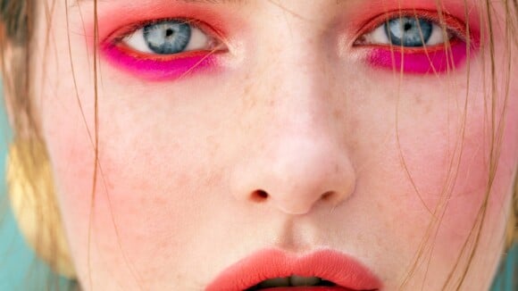 Maquiagem colorida: passo a passo da trend da sombra embaixo dos olhos!