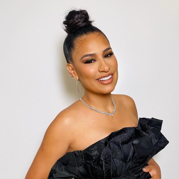 Simone na gravidez: looks destacam a barriga da cantora