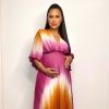 Simone na gravidez: artista exalta a barriga nos looks