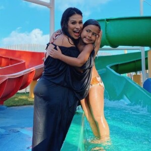 Simone se divertiu com o filho, Henry, no Beach Park durante a gravidez