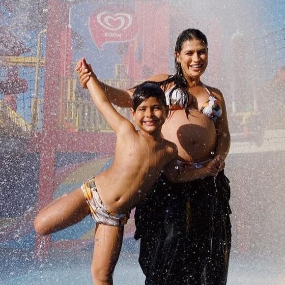 Barriga de Simone fez sucesso em fotos no Beach Park com o filho, Henry