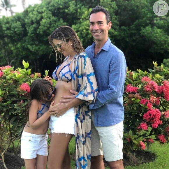 Ticiane Pinheiro recordou momentos dos três anos ao lado do marido, Cesar Tralli. Na foto, apresentadora revelou em 31 de dezembro de 2018 a gravidez da filha Manuella