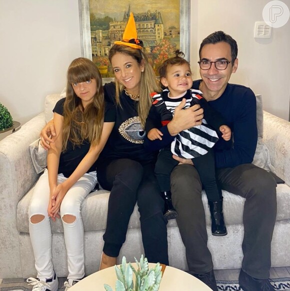 Ticiane Pinheiro reuniu o marido, César Tralli, e as filhas dela, Rafaella e Manuella em foto