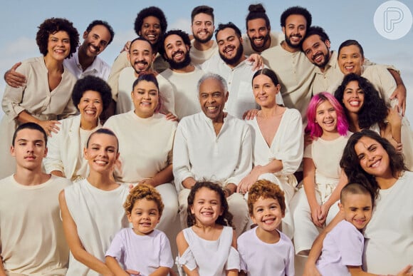 Gilberto Gil posa com mulher, filhos, netos e bisneta para campanha de moda