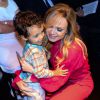 Eliana recebeu o carinho do filho, Arthur, durante a coletiva de imprensa do 'Teleton', em outubro