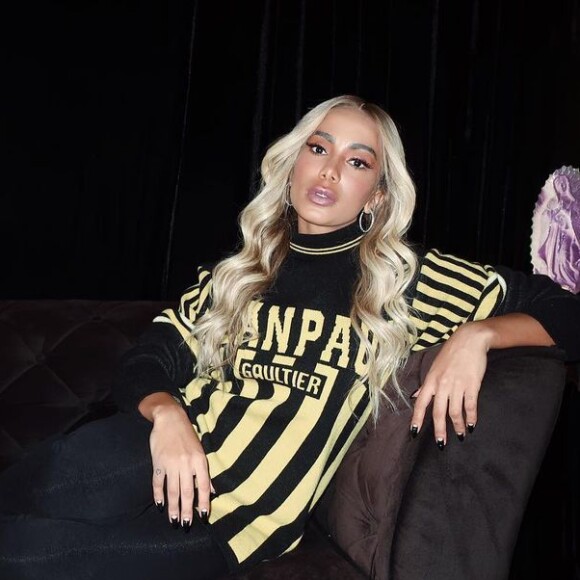 Anitta pede que fãs se dediquem com hit: 'Vamos seguir dando play no remix de 'Me Gusta'