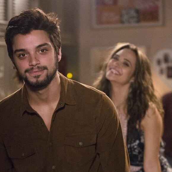 'Salve-se Quem Puder': Luna (Juliana Paiva) e Alejandro (Rodrigo Simas) terminam a novela juntos em outro final