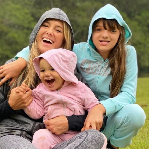 Ticiane Pinheiro mostra corte de cabelo das filhas, Rafaella Justus e Manuella, em foto
