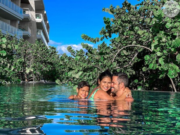 Irmã de Simaria, Simone curte férias em Cancún com o marido, Kaká Diniz, e o filho, Henry