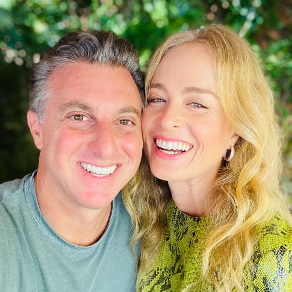 Angélica se aproximou de Luciano Huck por causa da televisão