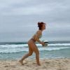 Larissa Manoela gosta também do jogo de vôlei em praias