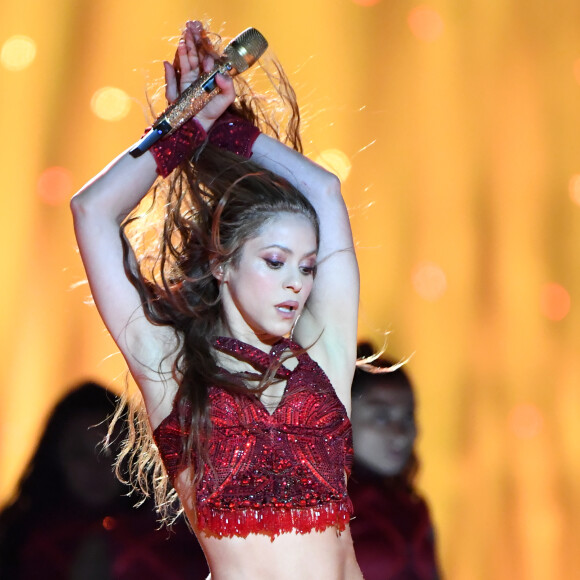 Shakira foi homenageada por Juliana Paes na legenda de vídeo dançando: 'Me inspira'