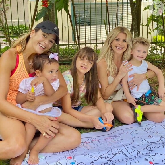 Filhas de Ticiane Pinheiro, Rafaella Justus e Manuella tiveram dia de lazer com o filho de Karina Bacchi, Enrico, de 3 anos