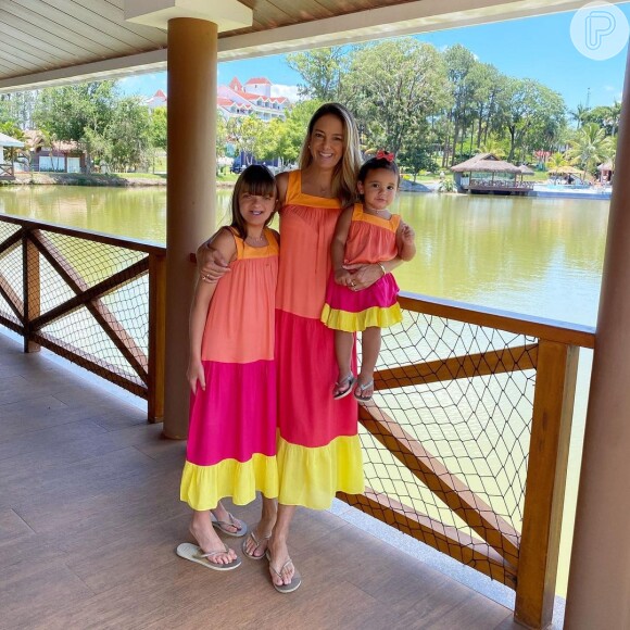 Ticiane Pinheiro e as filhas, Rafaella e Manuella, esbanjaram estilo combinando looks