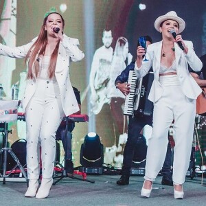 Maiara aposta em blazer branco com bolinhas pretas