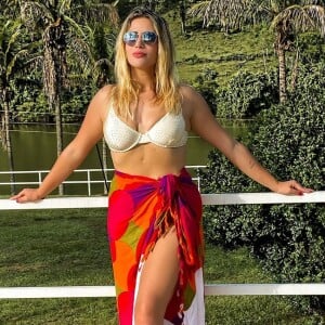 Filha de Leonardo, Jéssica Costa valoriza corpo mais magro em foto de biquíni