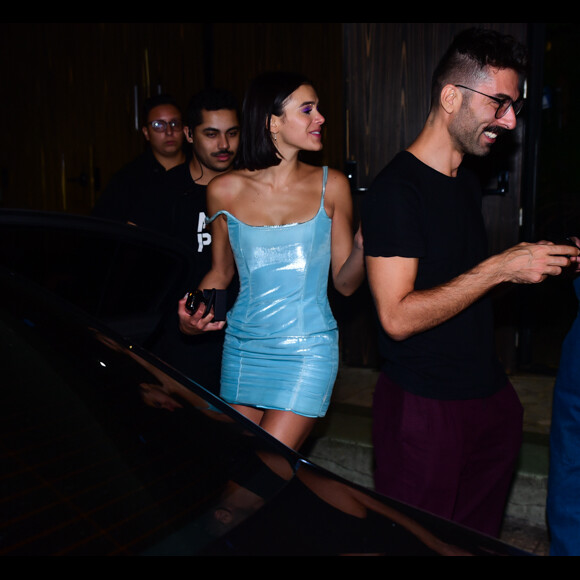Bruna Marquezine coloca vestido de aniversário de 2018 à venda em bazar beneficente