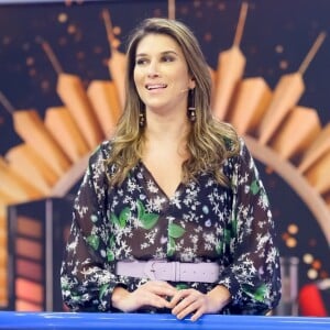 Rebeca Abravanel completa 40 anos e ganha surpresa de Alexandre Pato