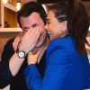 Flavia Pavanelli exibe foto de noivado e rebate críticas na web