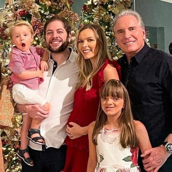 Filha de Roberto Justus, Rafaella passa Natal com pai, Ana Paula Siebert e irmã Vicky