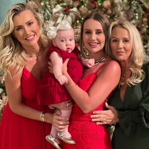 Ana Paula Siebert reúne família em noite de Natal