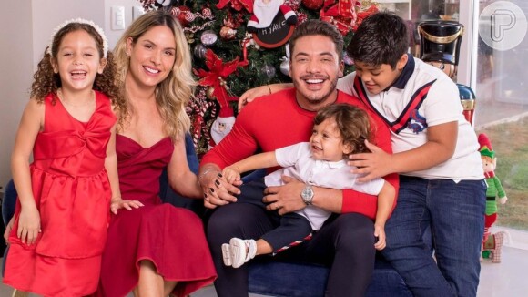 Filho de Wesley Safadão e Mileide Mihaile repete roupa em fotos de Natal e web critica, em 2 de dezembro de 2020