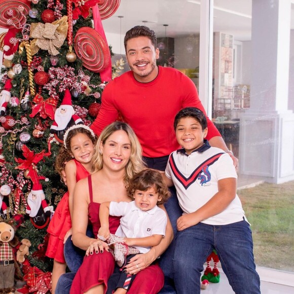 Yhudi, filho de Wesley Safadão, usou a mesma roupa no Natal de 2019 e 2020